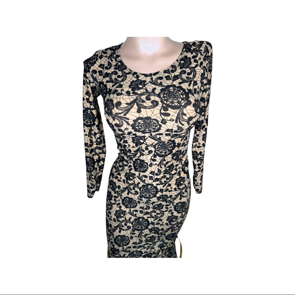 Fuzions Doll House fitted dress . Size: M . Color : nude and black